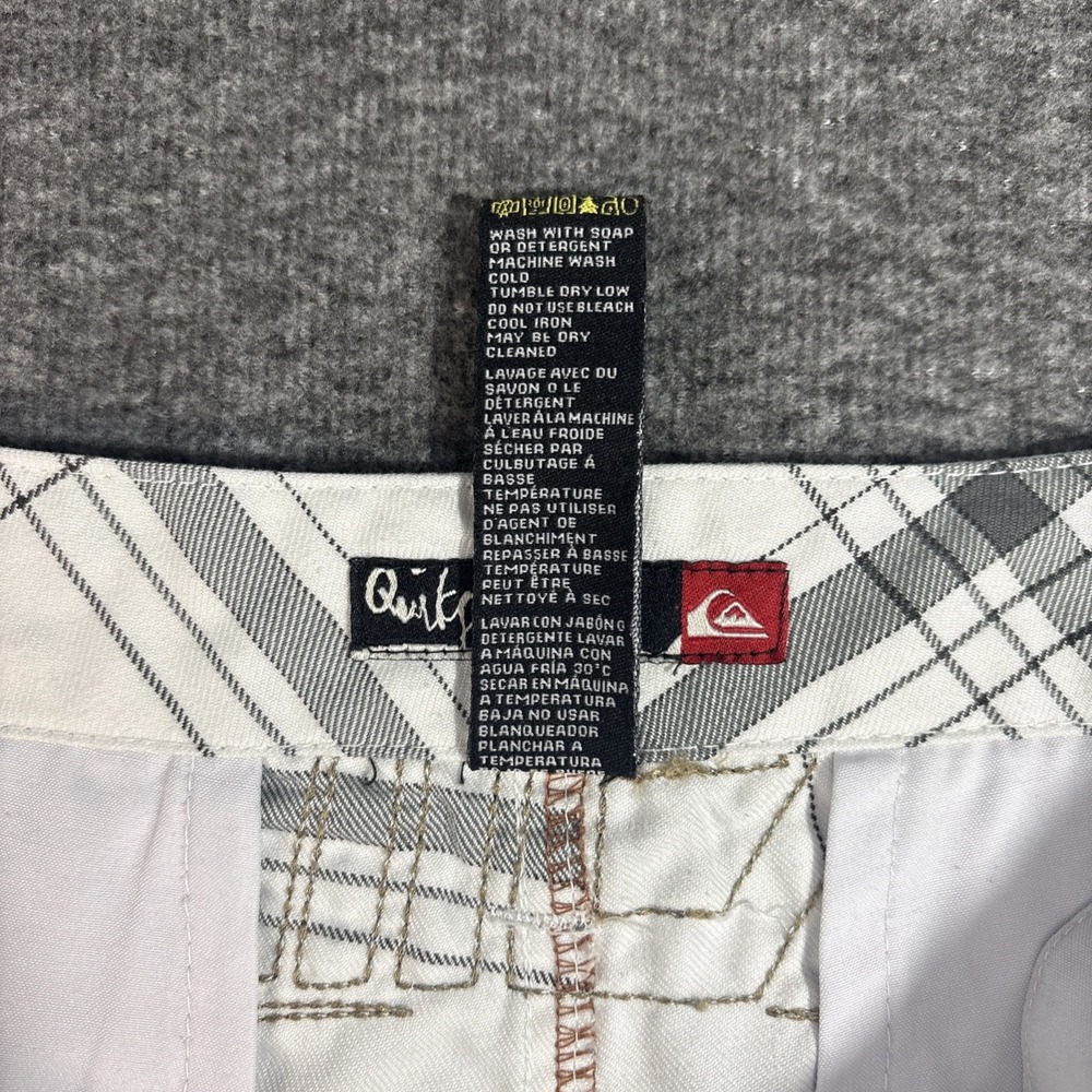 Mens Quicksilver Shorts Size 38 White & Grey Plaid Y2K Surf Skate - Picture 11 of 11
